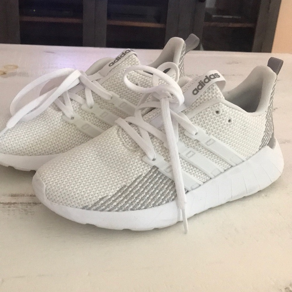 Adidas Questar Float